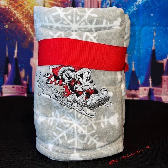 New Disney Mickey Minnie Mouse‎ Christmas Gray 2Pack Sleigh Ride Hand Towels - Picture 1 of 4